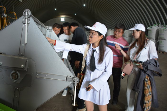 Китайская делегация посетила селекционно-семеноводческий центр «Павловской нивы»