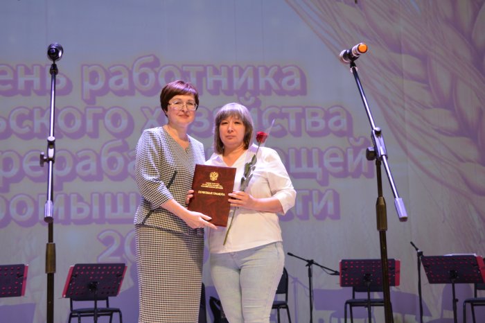 С любовью к людям и земле: сотрудников агрофирмы отметили многочисленными наградами