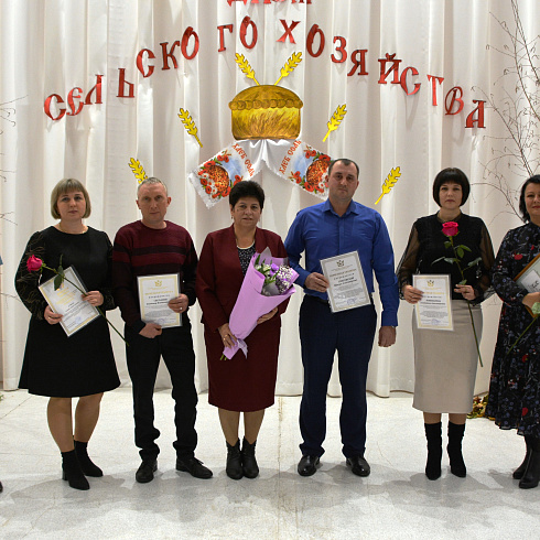 В хозяйствах «Павловской нивы» продолжается чествование лучших сотрудников 